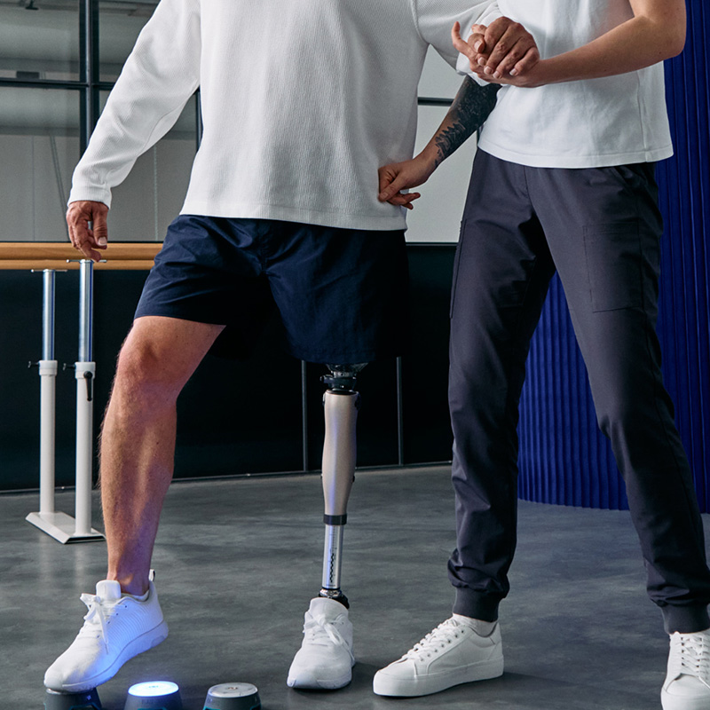 Foto Person mit Prothese beim Lauftraining